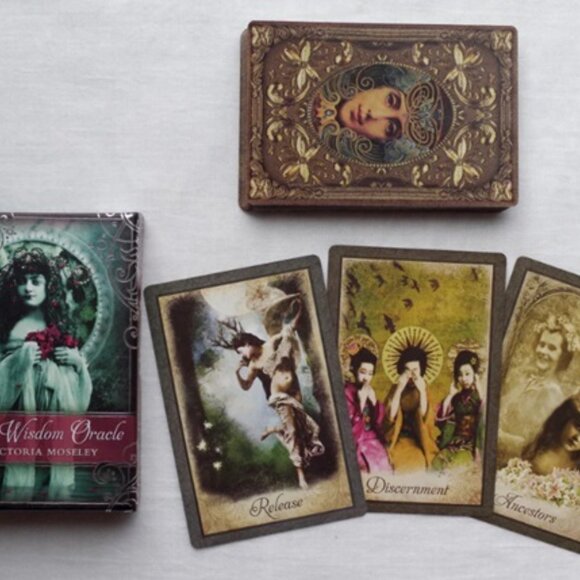 Vintage Wisdom Oracle Card Deck - Picture 2 of 3